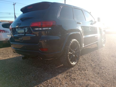 Used 2018 Jeep Grand Cherokee Altitude image 8