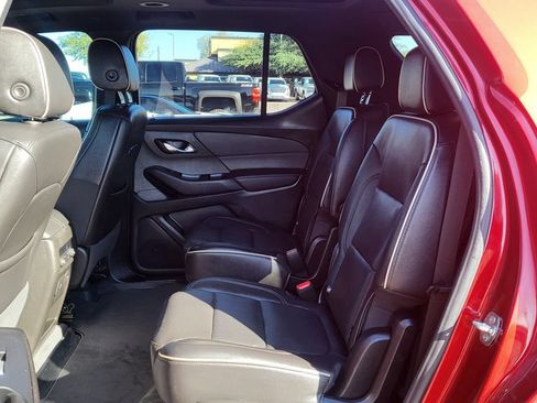 Used 2023 Chevrolet Traverse Premier FWD image 25