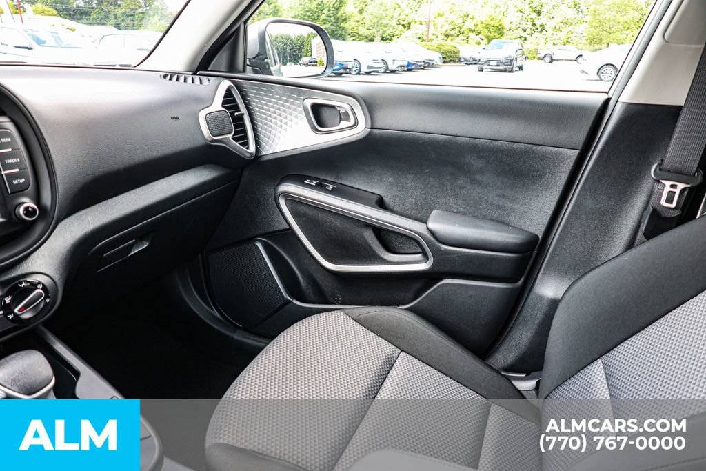 Used 2025 Kia Soul LX w/ LX Technology Package FWD image 41