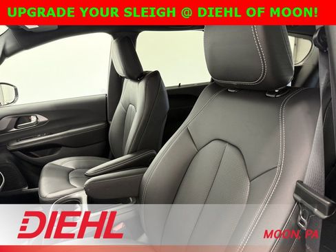 New 2026 Chrysler Pacifica Select image 23