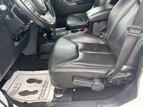 Used 2013 Jeep Wrangler Unlimited Sahara AWD/4WD image 15