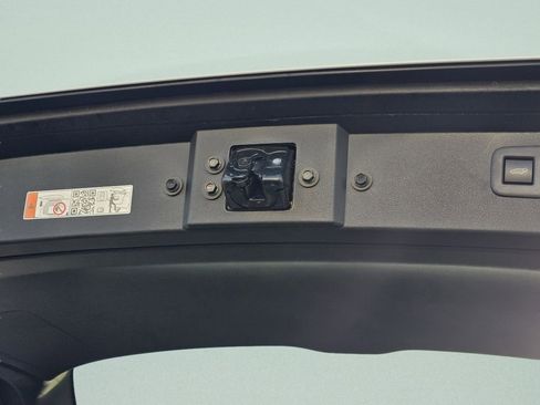 Used 2025 Toyota Highlander XLE image 30