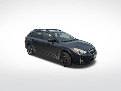 Used 2017 Subaru Crosstrek 2.0i Premium image 3