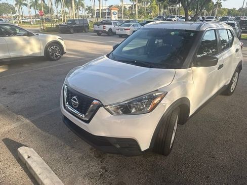 Used 2019 Nissan Kicks S FWD image 3