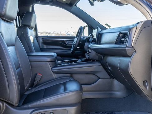 Used 2025 Chevrolet Suburban Z71 image 7