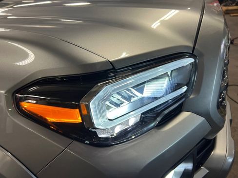 Used 2017 Toyota Tacoma TRD Sport image 28