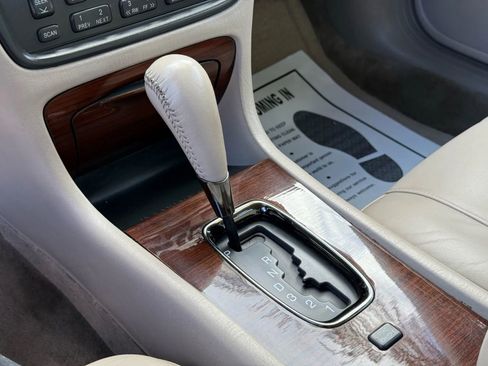 Used 2002 Cadillac De Ville DTS image 22