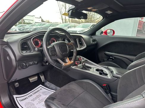 Used 2016 Dodge Challenger SRT Hellcat image 10
