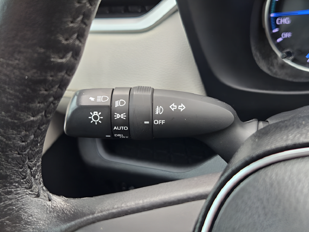 Used 2021 Toyota RAV4 XLE Premium AWD/4WD image 28