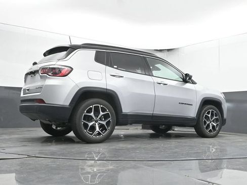 Used 2025 Jeep Compass Limited AWD/4WD image 46