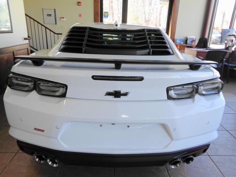 Used 2023 Chevrolet Camaro SS RWD image 9