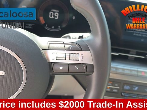 Used 2025 Hyundai Kona SEL image 18