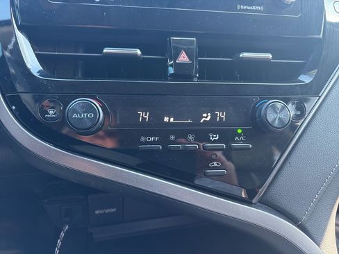 Used 2023 Toyota Camry SE image 9