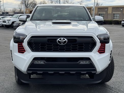 Used 2025 Toyota Tacoma TRD Sport image 18