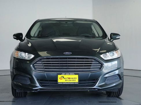 Used 2015 Ford Fusion SE FWD image 2