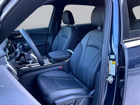 Used 2025 Audi Q7 2.0T Premium Plus w/ Premium Plus Package AWD/4WD image 8