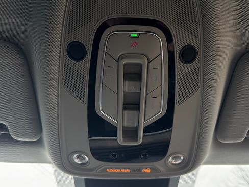 Used 2019 Audi e-tron Premium Plus image 29