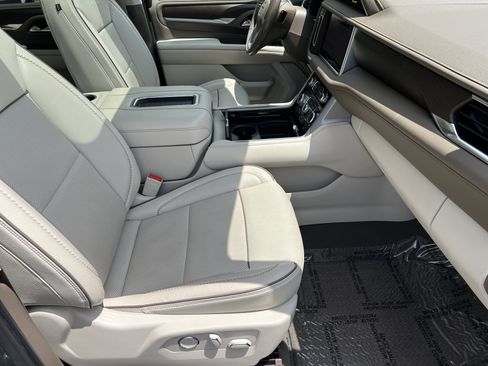 Used 2021 GMC Yukon XL Denali w/ Denali Premium Package AWD/4WD image 17