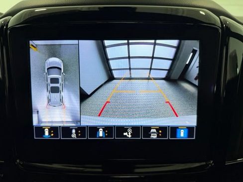 Used 2023 Chevrolet Traverse Premier AWD/4WD image 18