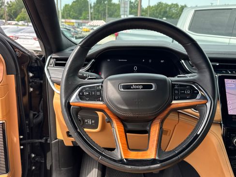 Used 2024 Jeep Grand Cherokee Summit AWD/4WD image 16