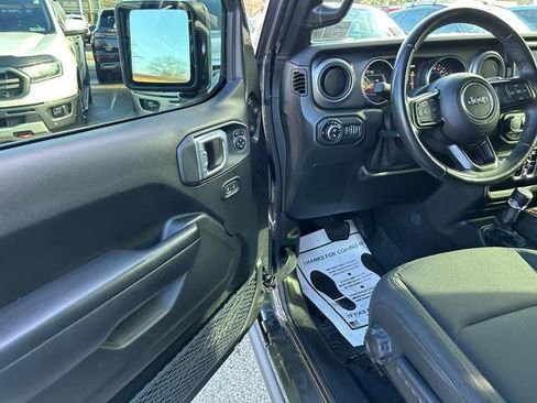 Used 2021 Jeep Gladiator Willys image 9