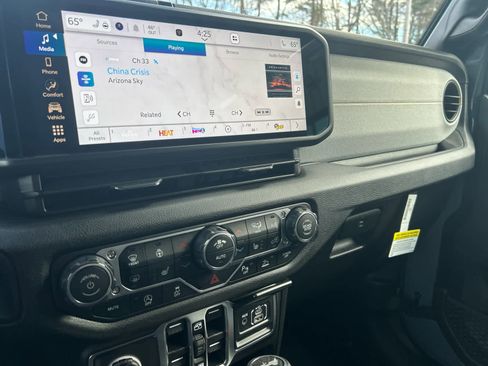 Used 2026 Jeep Wrangler Sport S image 27