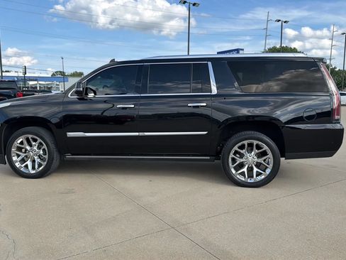 Used 2019 Cadillac Escalade ESV Premium Luxury AWD/4WD image 5