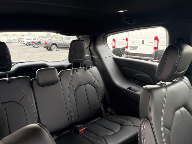 New 2026 Chrysler Pacifica Select AWD/4WD image 16
