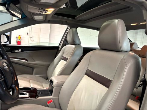 Used 2012 Toyota Camry XLE image 11