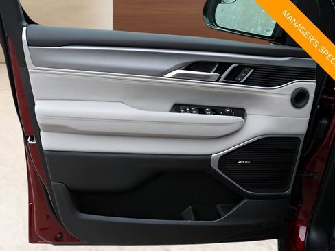 New 2025 Jeep Wagoneer L Series II AWD/4WD image 10