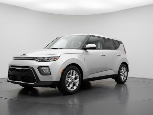 Used 2025 Kia Soul LX w/ LX Technology Package FWD image 3
