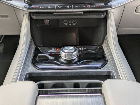 Used 2024 Jeep Wagoneer Series II w/ Premium Group I image 27