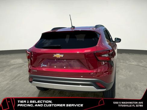 Used 2025 Chevrolet Trax LT w/ LT Convenience Package FWD image 8