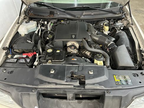 Used 2004 Lincoln Town Car Ultimate image 9