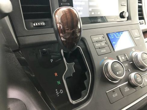 Used 2019 Toyota Sienna Limited Premium AWD/4WD image 26