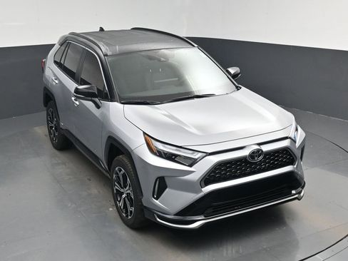 Used 2025 Toyota RAV4 XSE image 32