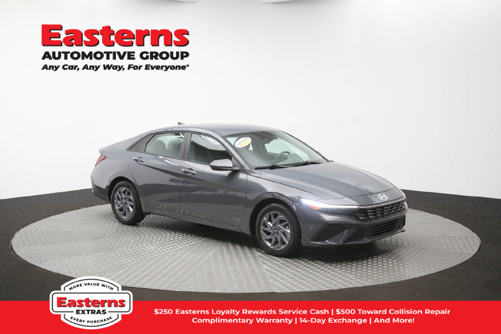 Used 2025 Hyundai Elantra Hybrid FWD image 48
