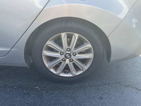 Used 2014 Hyundai Elantra SE w/ Option Group 02 FWD image 11