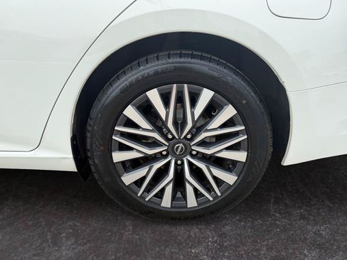 Used 2025 Nissan Altima 2.5 SV FWD image 15
