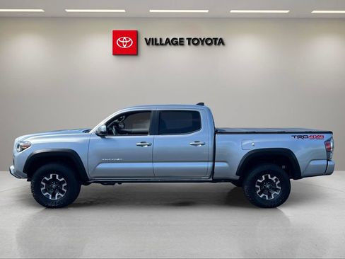 Certified 2022 Toyota Tacoma TRD Off-Road w/ Technology Package AWD/4WD image 2