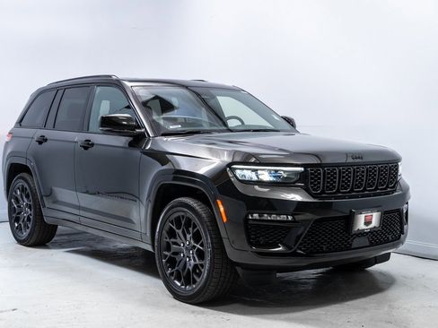 Used 2024 Jeep Grand Cherokee Summit image 9