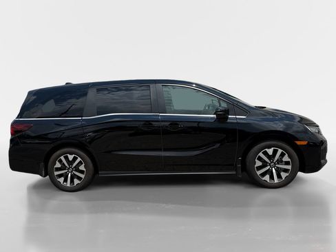 Certified 2025 Honda Odyssey EX-L image 3