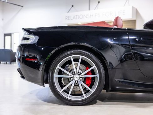Used 2014 Aston Martin V8 Vantage Roadster RWD image 24