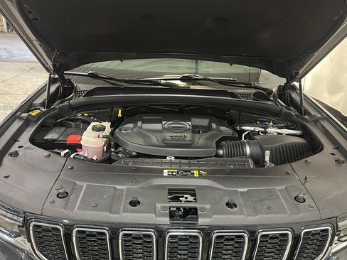 Used 2022 Jeep Grand Cherokee L Overland AWD/4WD image 13