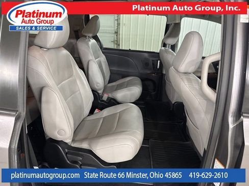 Used 2018 Toyota Sienna Limited Premium image 35