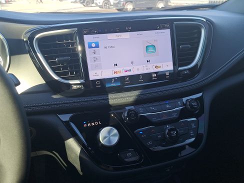 New 2026 Chrysler Pacifica Select image 15