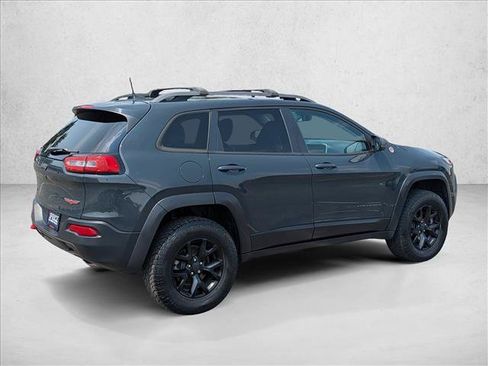 Used 2017 Jeep Cherokee Trailhawk w/ Comfort/Convenience Group AWD/4WD image 5