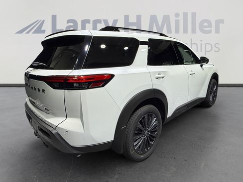 New 2026 Nissan Pathfinder SL w/ SL Premium Package (P04) FWD image 5
