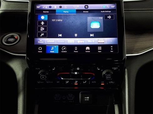 Used 2024 Jeep Grand Cherokee L Limited w/ Black Appearance Package image 24