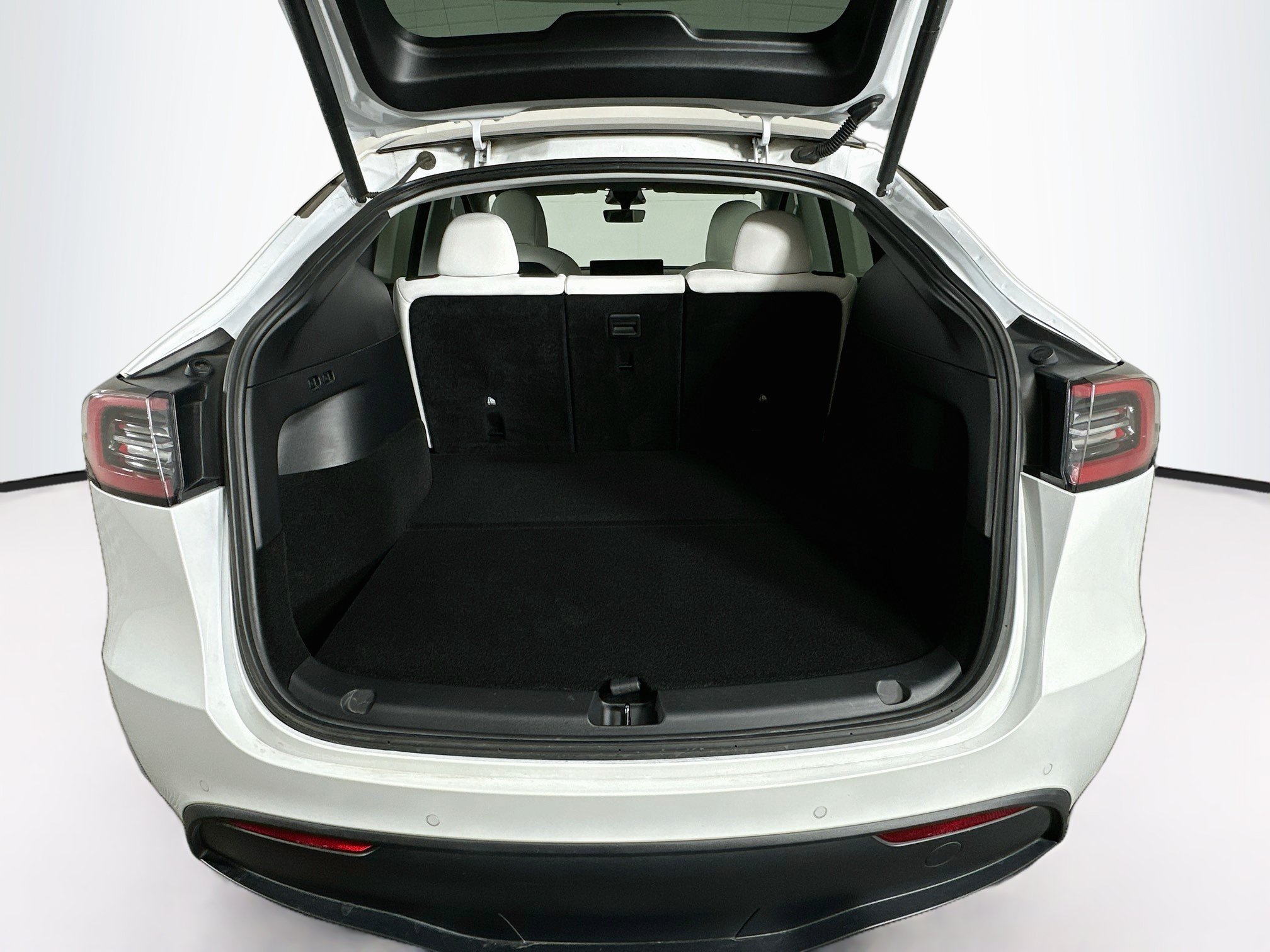 Used 2022 Tesla Model Y Long Range AWD/4WD image 26